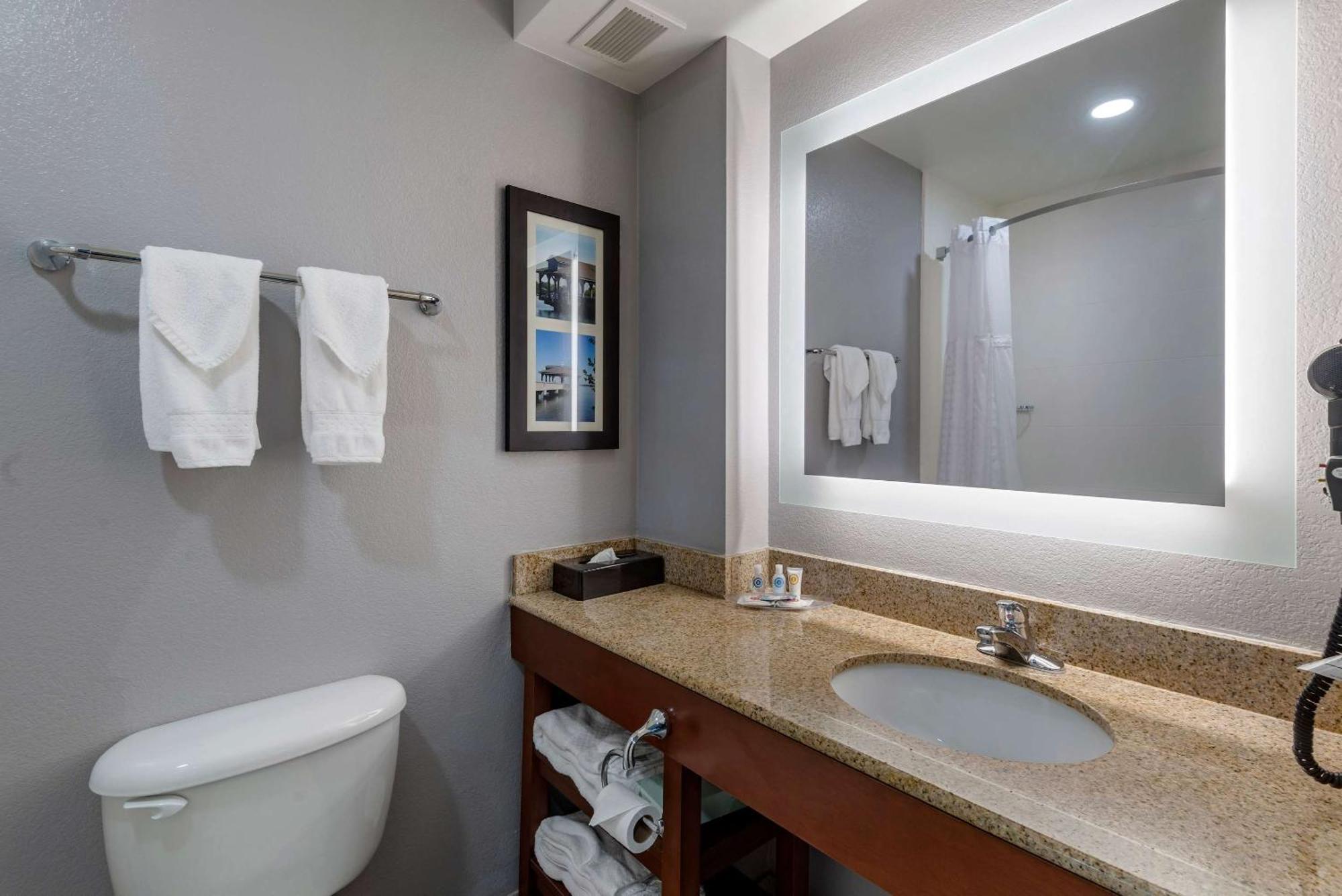 Hotel Comfort Near Birkdale Village-