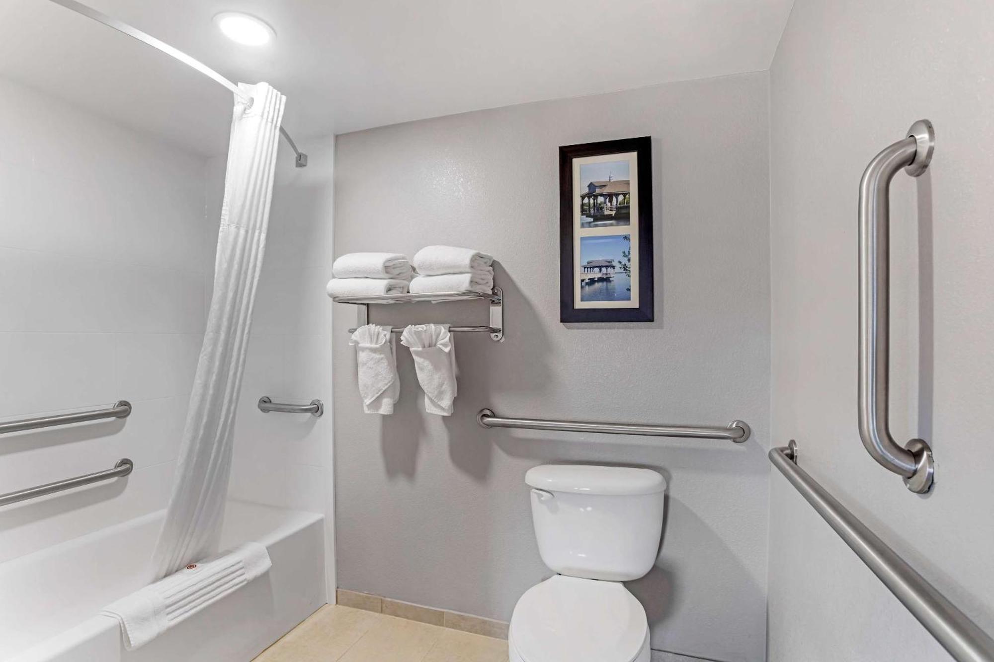 Comfort Near Birkdale Village- 2*